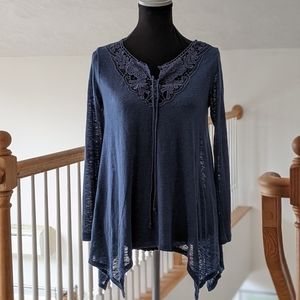 Wallpapher blue handkerchief hem sweater